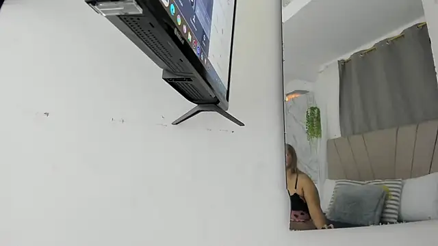 Lady miss    online show from March 2026 01:06:02 PM