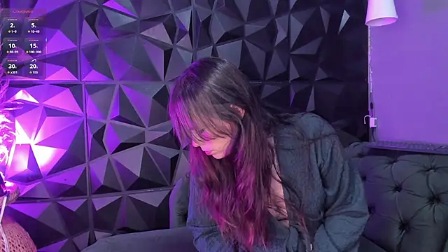 Astridhotman online show from September 2025 07:58:01 PM