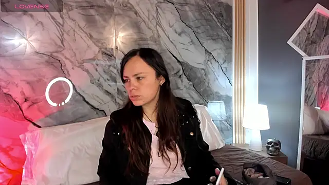 Astridhotman online show from October 2025 08:00:02 PM