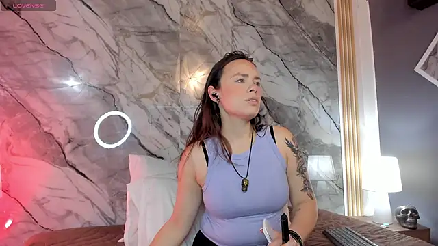 Astridhotman online show from November 2025 08:32:01 PM