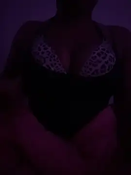 th33h0neyb33 online show from December 2025 06:30:02 AM