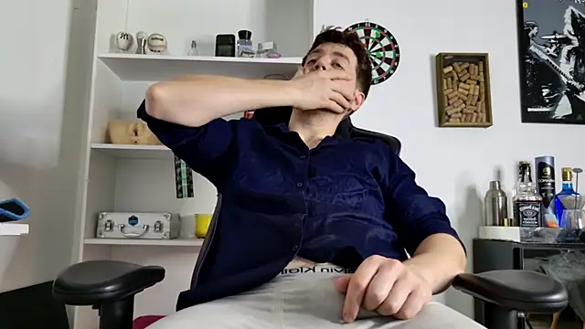 aaron nvk online show from November 2025 08:41:02 PM