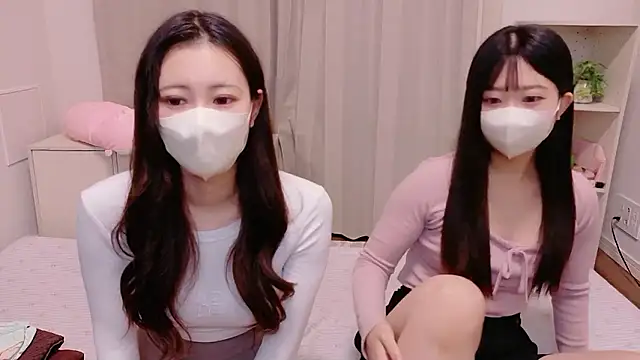 MOEMOE-Q online show from October 2025 04:09:01 PM