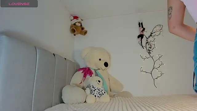 Sarahcutexoxox online show from May 2026 10:03:01 PM