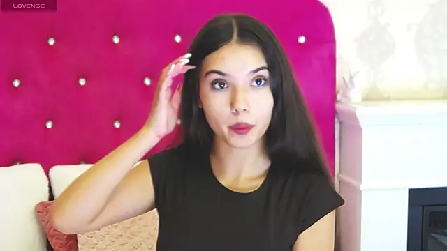 Snapshot of AlexisDevine chatting on September 2025 04:33:02 AM AlexisDevine online show from September 2025 04:33:02 AM