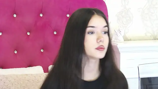 Snapshot of AlexisDevine chatting on September 2025 04:18:02 AM AlexisDevine online show from September 2025 04:18:02 AM