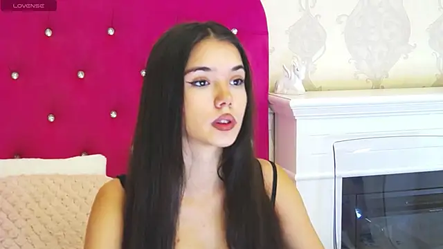 Snapshot of AlexisDevine chatting on October 2025 04:18:02 AM AlexisDevine online show from October 2025 04:18:02 AM