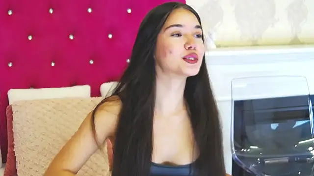 Snapshot of AlexisDevine chatting on October 2025 04:21:02 AM AlexisDevine online show from October 2025 04:21:02 AM