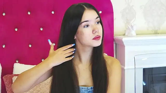 Snapshot of AlexisDevine chatting on October 2025 04:23:02 AM AlexisDevine online show from October 2025 04:23:02 AM