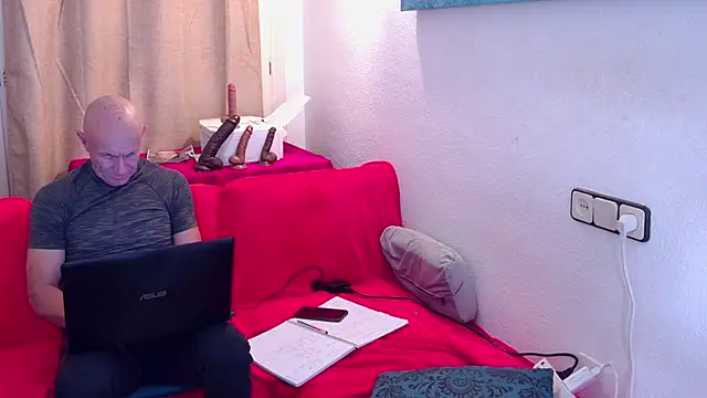 Snapshot of IvonneAndDom chatting on February 2026 11:17:01 AM IvonneAndDom online show from February 2026 11:17:01 AM