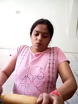 Snapshot of Trisha_71 chatting on September 2025 04:23:01 AM Trisha 71 online show from September 2025 04:23:01 AM