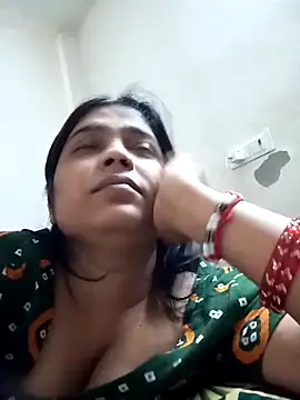 Snapshot of Trisha_71 chatting on October 2025 05:48:01 AM Trisha 71 online show from October 2025 05:48:01 AM