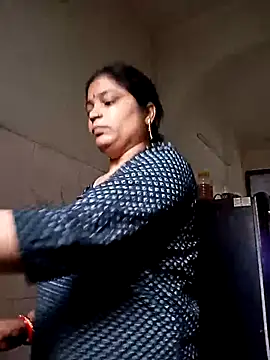 Snapshot of Trisha_71 chatting on October 2025 03:51:02 AM Trisha 71 online show from October 2025 03:51:02 AM