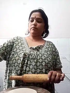 Snapshot of Trisha_71 chatting on October 2025 04:25:02 AM Trisha 71 online show from October 2025 04:25:02 AM