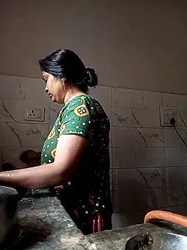 Snapshot of Trisha_71 chatting on November 2025 04:59:01 AM Trisha 71 online show from November 2025 04:59:01 AM