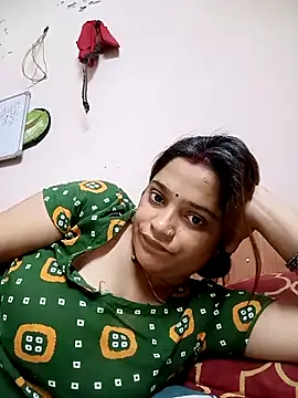 Snapshot of Trisha_71 chatting on April 2026 05:43:01 AM Trisha 71 online show from April 2026 05:43:01 AM