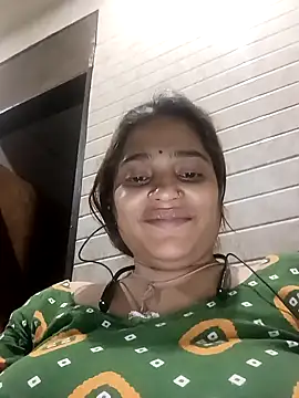 Snapshot of Trisha_71 chatting on May 2026 06:02:02 PM Trisha 71 online show from May 2026 06:02:02 PM