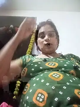 Snapshot of Trisha_71 chatting on May 2026 04:44:02 PM Trisha 71 online show from May 2026 04:44:02 PM