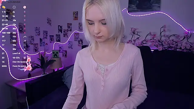 Megan--chan online show from November 2025 07:24:02 PM