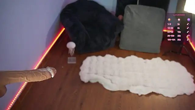 AnnieCouperr online show from January 2026 07:06:02 PM