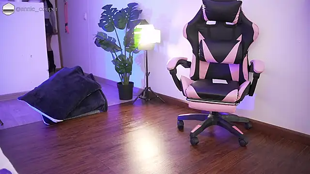 AnnieCouperr online show from March 2026 07:53:01 PM