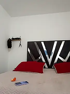 Demy Rhoades online show from November 2025 02:05:01 PM