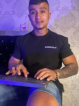 Snapshot of ThiagoBlaze chatting on April 2026 10:32:01 AM ThiagoBlaze online show from April 2026 10:32:01 AM