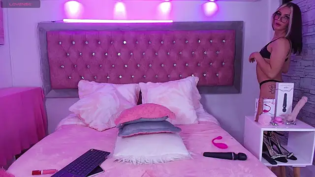 Bonn Glow online show from September 2025 04:36:01 AM