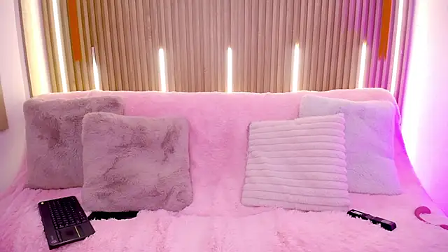 Bonn Glow online show from February 2026 04:27:01 AM