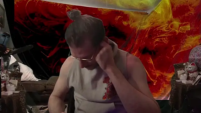 Snapshot of MasterDaddyCool chatting on December 2025 05:42:01 PM MasterDaddyCool online show from December 2025 05:42:01 PM