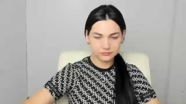 Lune Moon online show from September 2025 05:40:01 AM