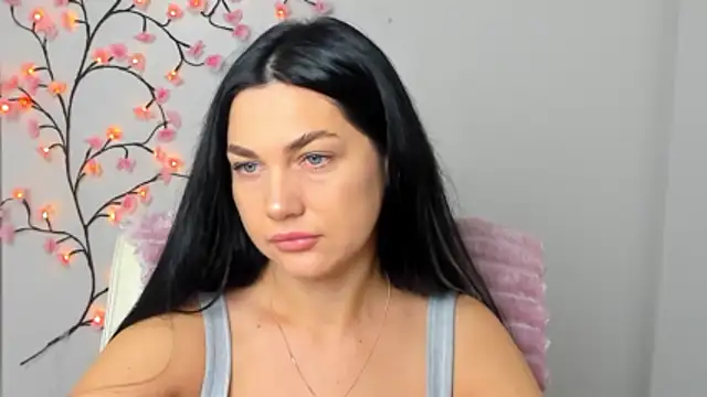 Lune Moon online show from December 2025 06:44:01 AM