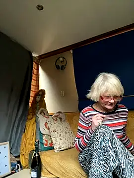 ladyboatlady online show from November 2025 03:23:01 PM