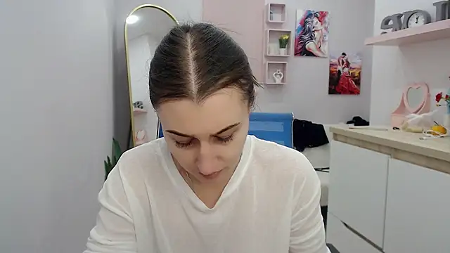 Snapshot of muriel_elvin chatting on December 2025 06:18:01 AM muriel elvin online show from December 2025 06:18:01 AM