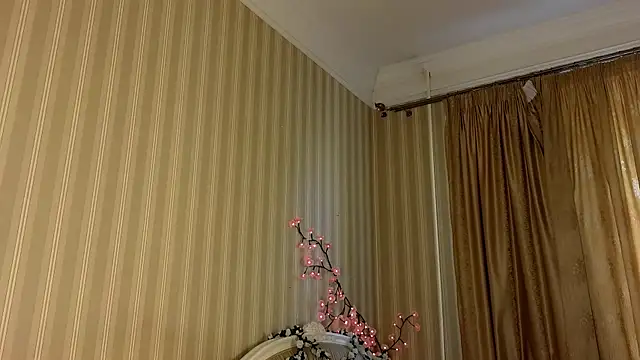 Juuulia  online show from May 2026 03:18:01 PM