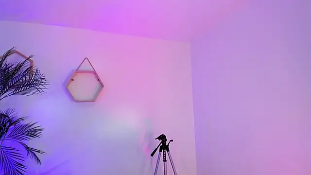 Hadid Jimenez  online show from April 2026 07:19:02 PM