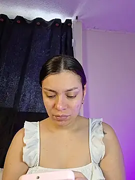 Snapshot of AmaiaSalvatore chatting on May 2026 08:16:01 PM AmaiaSalvatore online show from May 2026 08:16:01 PM
