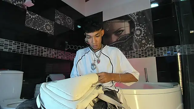 Lucass Blaze online show from September 2025 10:02:02 PM