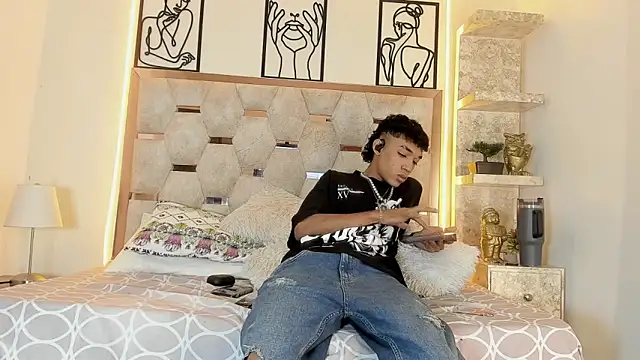 Lucass Blaze online show from October 2025 09:58:02 PM