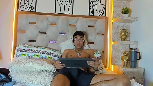 Lucass Blaze online show from October 2025 10:37:01 PM