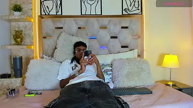 Lucass Blaze online show from October 2025 10:01:01 PM