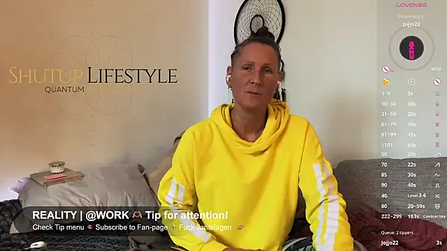 Snapshot of SwingWingWomanSweden chatting on December 2025 11:08:02 AM SwingWingWomanSweden online show from December 2025 11:08:02 AM