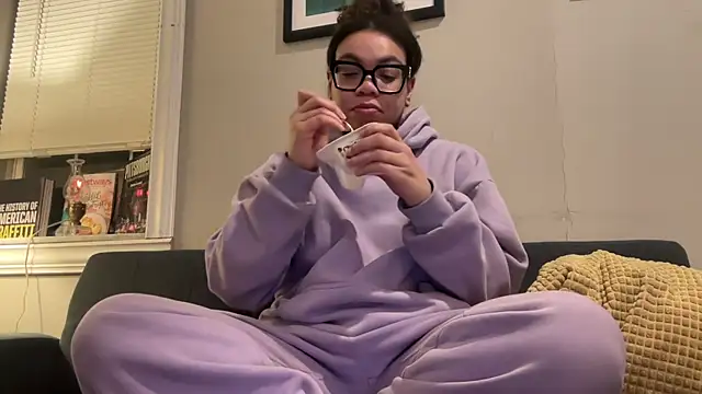 Snapshot of zahrabliss chatting on December 2025 03:24:01 AM zahrabliss online show from December 2025 03:24:01 AM