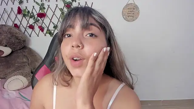 Snapshot of emma_grays2 chatting on November 2025 06:30:01 AM emma grays2 online show from November 2025 06:30:01 AM