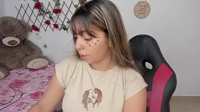 Snapshot of emma_grays2 chatting on November 2025 05:40:01 AM emma grays2 online show from November 2025 05:40:01 AM