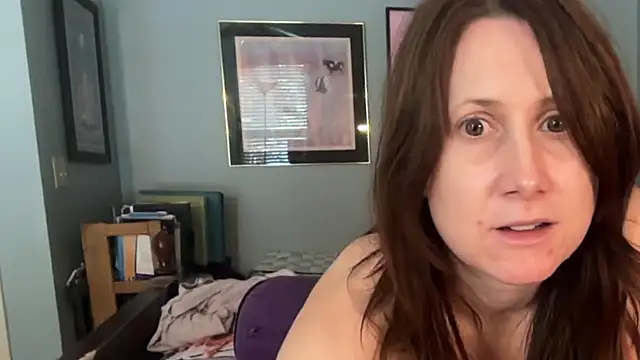 Snapshot of MommyGoddessL chatting on October 2025 02:58:02 PM MommyGoddessL online show from October 2025 02:58:02 PM