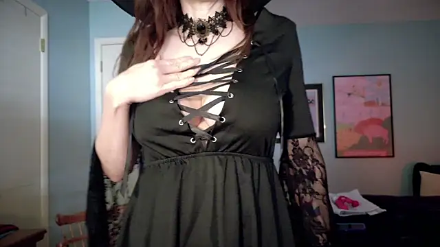 Snapshot of MommyGoddessL chatting on October 2025 02:51:02 PM MommyGoddessL online show from October 2025 02:51:02 PM