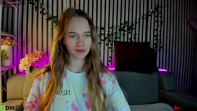 Casey Sweeet online show from February 2026 01:01:02 AM