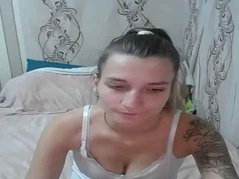 Snapshot of AlissaClark chatting on October 2025 07:13:01 PM AlissaClark online show from October 2025 07:13:01 PM