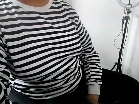 Snapshot of Roshi_Love chatting on February 2026 04:47:02 PM Roshi Love online show from February 2026 04:47:02 PM